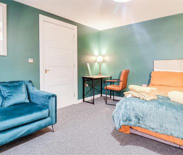 3 bedroom apartment to rent - Photo 6