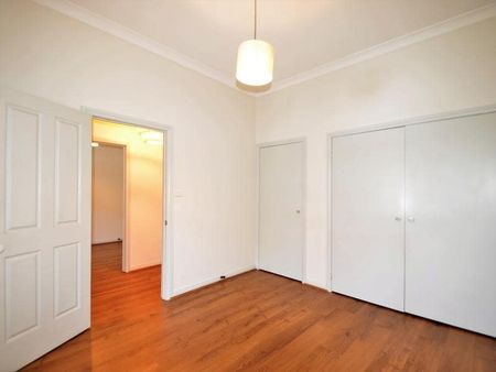 Charming 3-Bedroom Home in the Heart of South Melbourne - Photo 3