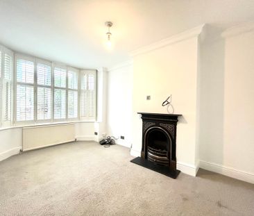 4 bedroom House in Henley Road, Reading - Photo 1