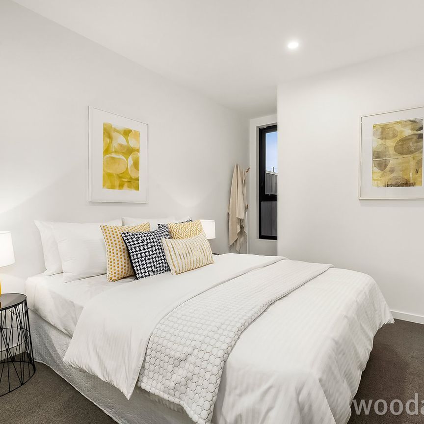 CONTEMPORARY COMFORT IN A COVETED BENTLEIGH POCKET - Photo 1
