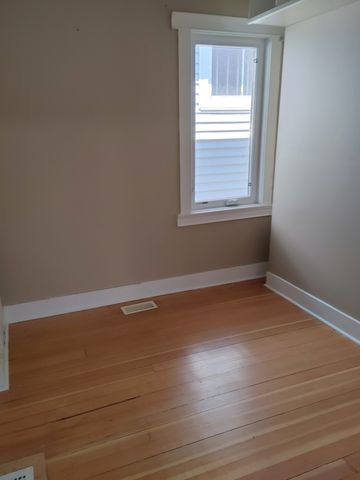 2146 Wallace 2 BEDROOMS - Photo 2