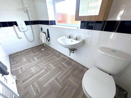 4 bedroom detached house to rent - Photo 5