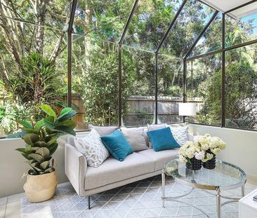 Stylishly Updated and Spacious 3 Bedroom Family Home in Ultra-Conve... - Photo 2