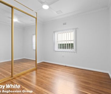 FAMILY HOME - PERFECT LOCATION - Photo 2