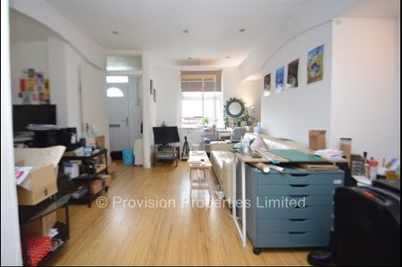 1 Bedroom Flats in Woodhouse - Photo 2