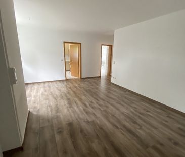 Günstige 2-Zimmer-Wohnung mit Einbauküche - Foto 4