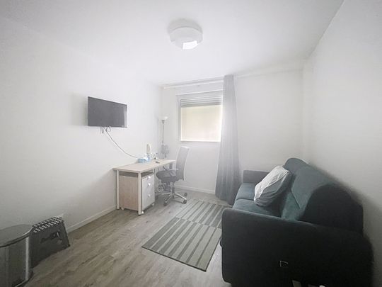 Appartement Courbevoie 1 pièce(s) 18.17 m2 - Photo 1