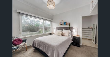 Private & Secure Family Home in Balwyn - Photo 5