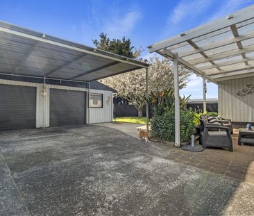 This spacious 4-bedroom, 2-bathroom home is located in the heart of... - Photo 2