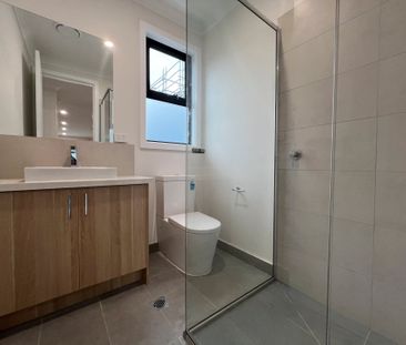 4-Bedroom Townhouse in Convenient Location - Photo 3