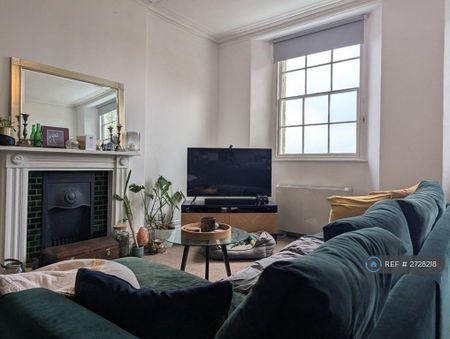 1 bedroom in a flat share to rent - Photo 2