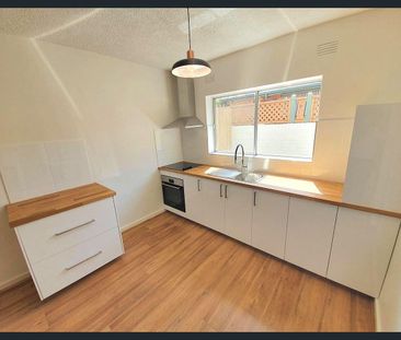 GROUND FLOOR GEM WITH COURTYARD - Photo 2