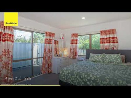 Beautiful and Central Four-Bedroom House available! - Photo 2