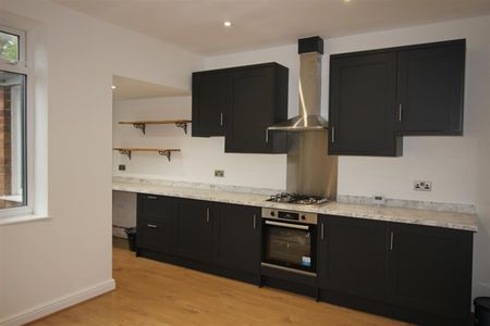 2 Bedroom Terraced House for Rent - Photo 5