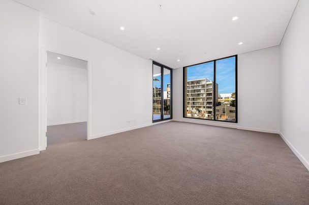 Double Balcony Apartment Plus Double Car Space - Photo 1