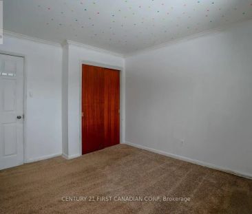 12 MENDIP CRESCENT - Photo 3