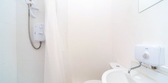 1 bedroom property to rent - Photo 2