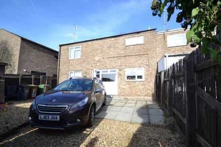 3 bedroom terraced house to rent - Photo 4
