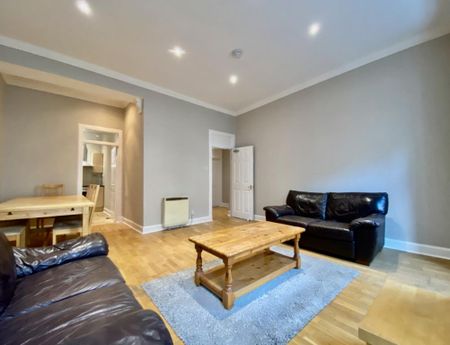 3 bedroom flat to rent - Photo 2