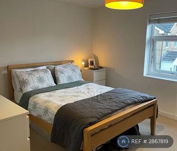 2 bedroom end of terrace house to rent - Photo 2