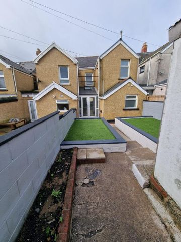 3 bedroom terraced house to rent - Photo 5