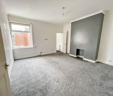 3 bed upper flat to rent in NE29 - Photo 2