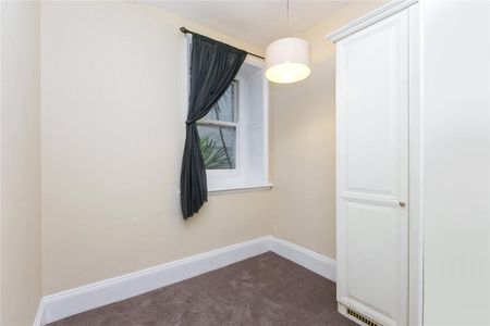 4 bedroom flat in Marylebone Road - Photo 2