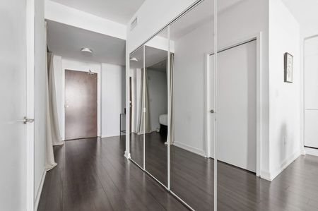 Queens Quay West - Photo 2