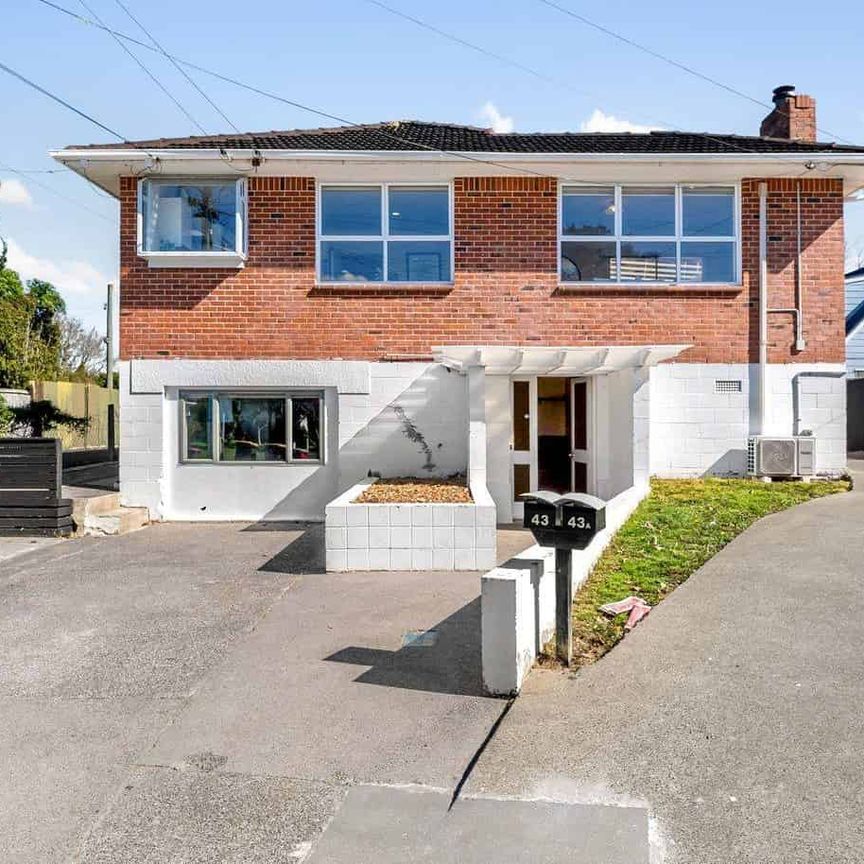 Three bedroom family house with Good sized bas... - Photo 1