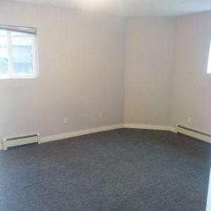 2 Bed+ 1 Bath, Surrey, for STUDENTS/ FAMILY (139 St & 58A Ave). - Photo 2