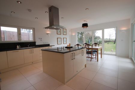 4 bedroom detached house to rent - Photo 5