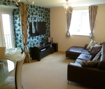 2 bedroom flat to rent - Photo 2