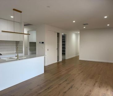 LOVELY 4 BEDROOM HOME - Photo 2