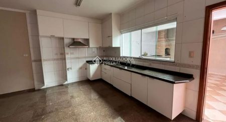 Sobrado com 3 quartos e 230m² para alugar em Vila Camilópolis, Santo André. - Foto 4