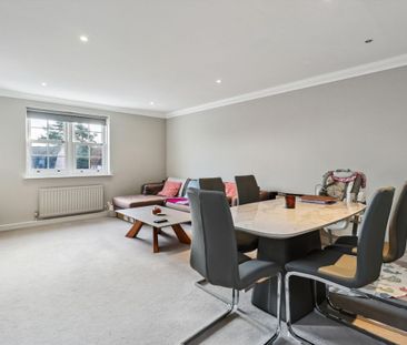 A spacious two bedroom/two bathroom, lift serviced, second floor ap... - Photo 1