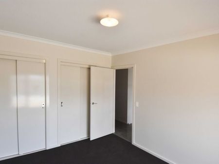 16 Monash Place, Canadian - Photo 3