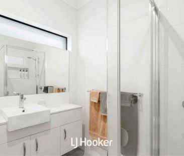 Beautiful 4 Bedroom Home! - Photo 2