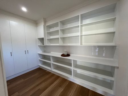 Executive 4 bedroom family home with rural views - Photo 4