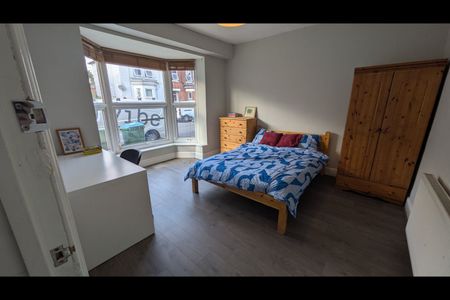 Room in a Shared House, Cromwell Road, SO15 - Photo 2