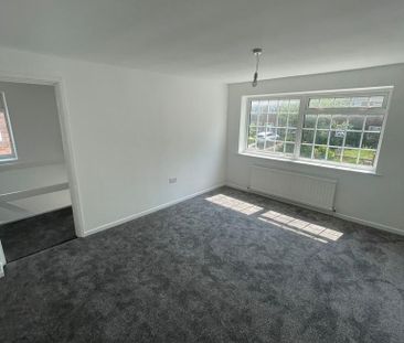 4 bedroom link detached house to rent - Photo 3