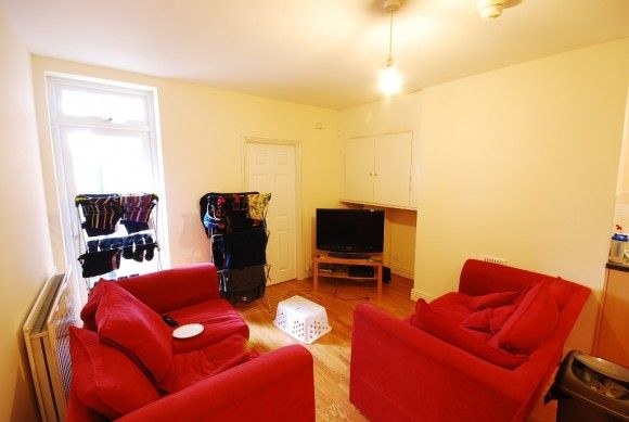 3 Bed - Helmsley Road, Sandyford - Photo 1