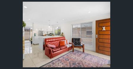 Modern, Spacious & Low-Maintenance Living – Prime Location! - Photo 2