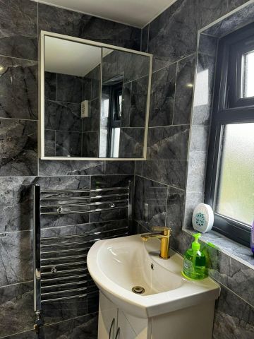 Room in a Shared House, Quebec Road, IG2 - Photo 4