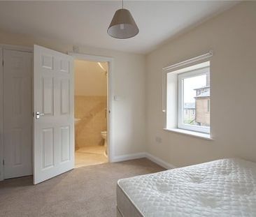 2 Highfields, Huddersfield, HD1 - Photo 4