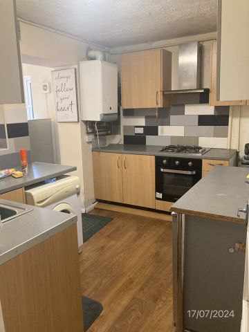 Room in a Shared House, Kingsbridge Road, RG2 - Photo 4