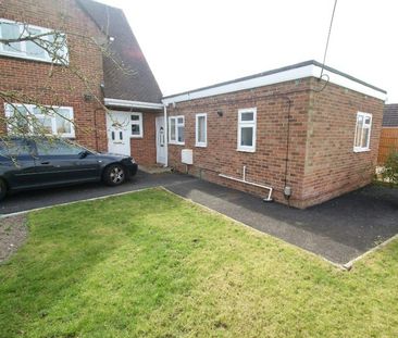 Flat to rent on - Photo 2