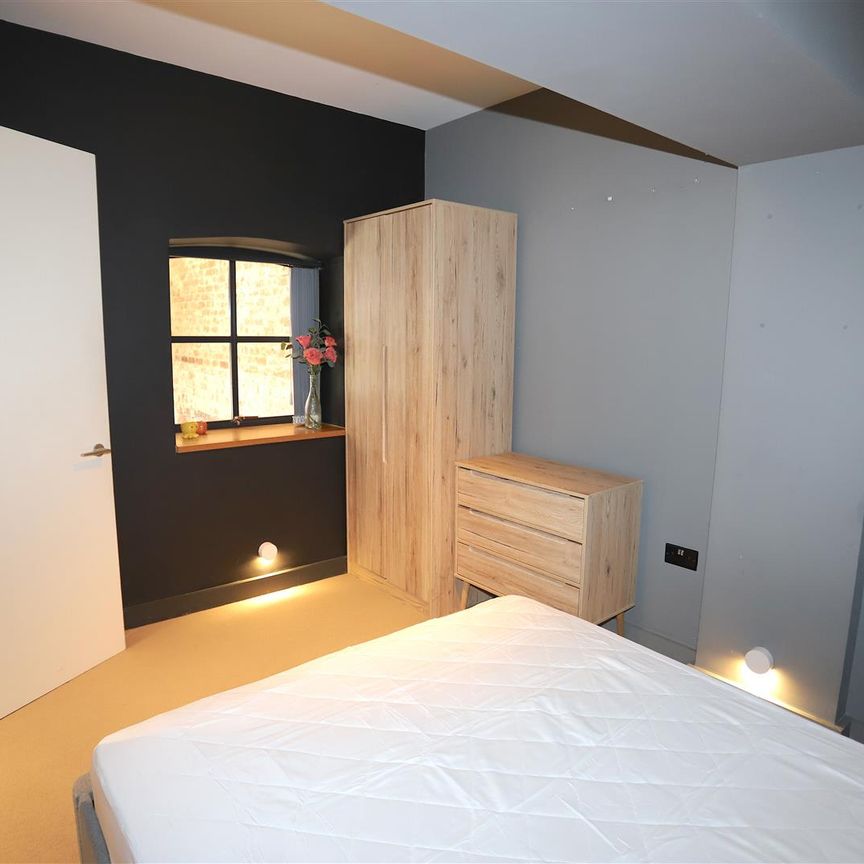 St. Anns Square, Manchester - Photo 1