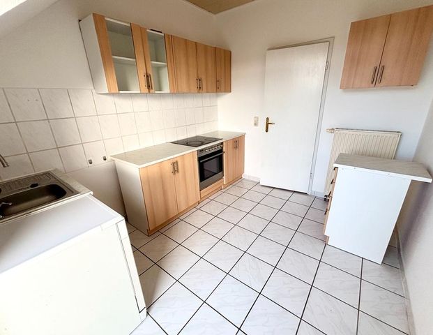 Dachgeschoss - 2-Raumwohnung mit Einbauküche + Balkon - Nähe UNI * frei - Foto 1
