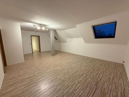 Schöne zwei Zimmer Dachgeschosswohnung mitten in Lage - Photo 4