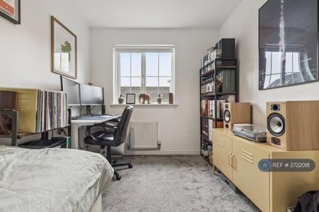 3 bedroom end of terrace house to rent - Photo 4